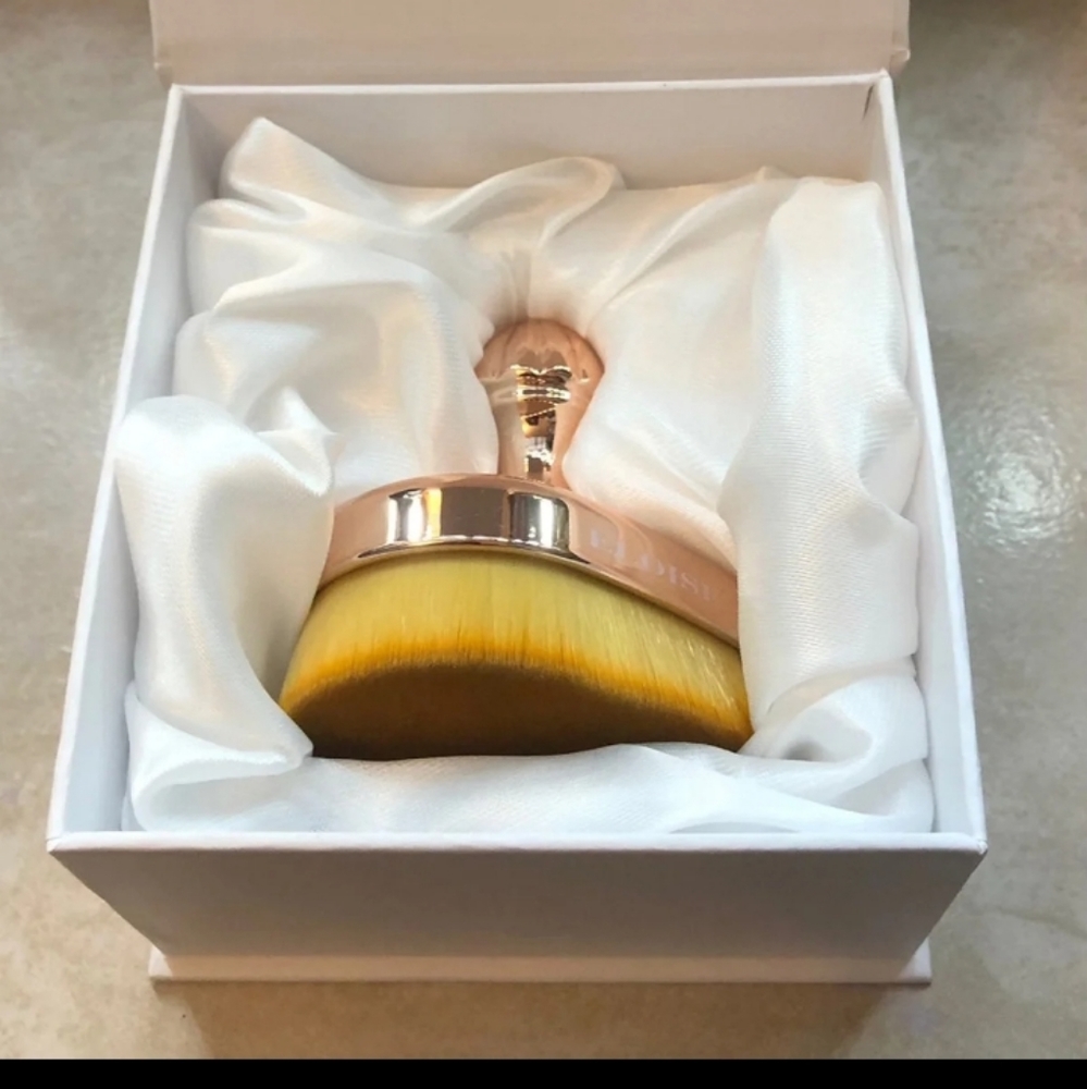 Eloise mini teardrop makeup brush